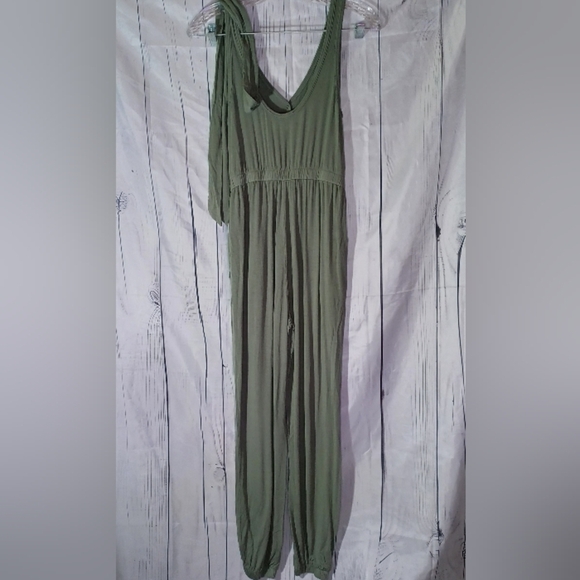Abercrombie & Fitch Olive Green Sleeveless Jumpsuit - Picture 2 of 13
